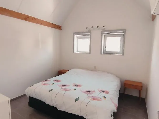 Polderhuis 10: Airco Comfort With Private Parking And Garden Koksijde