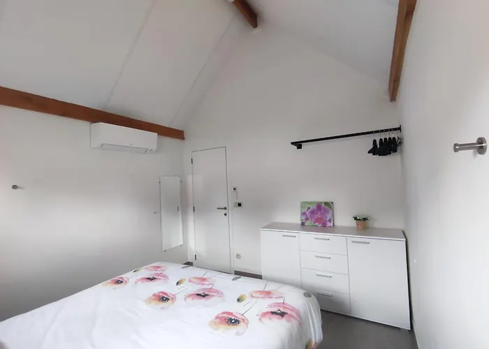 Polderhuis 10: Airco Comfort With Private Parking And Garden Koksijde